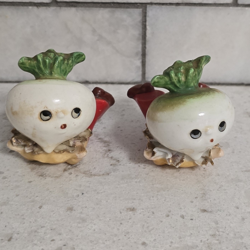Vintage Anthropomorphic Radish Turnip Salt And Pepper Set Made In Japan